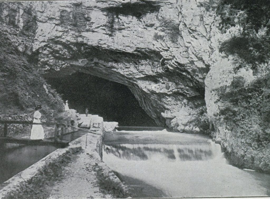 слика пећине Мали замак у Крањској